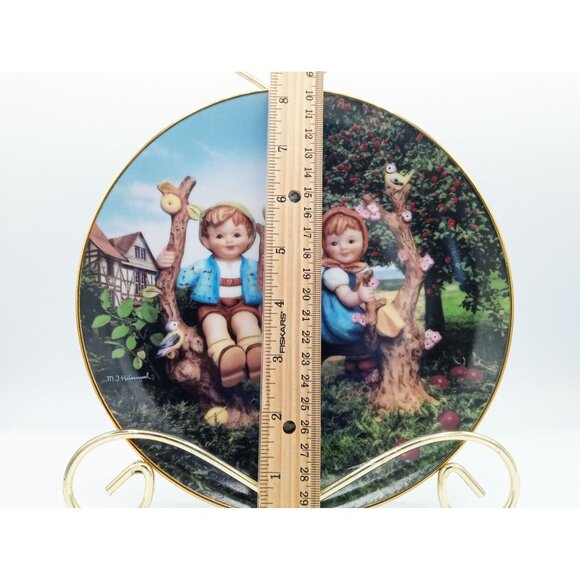 MJ Hummel Apple Tree Boy and Girl Decorative Plate Danbury Mint Little Companion - Picture 3 of 12